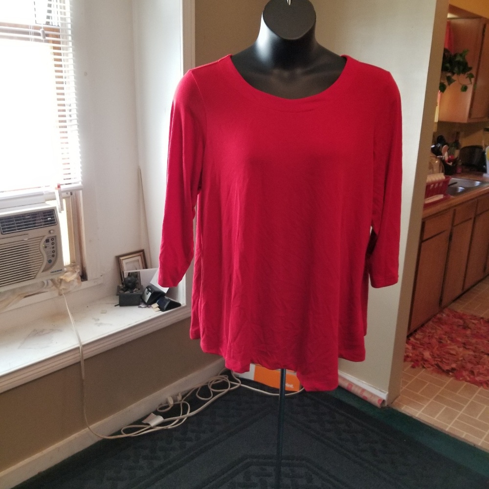 Red top - Picture 2 of 3